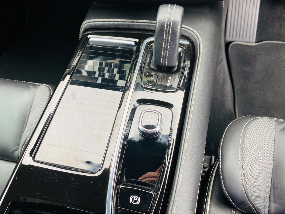 2022 Volvo V60 - image 18