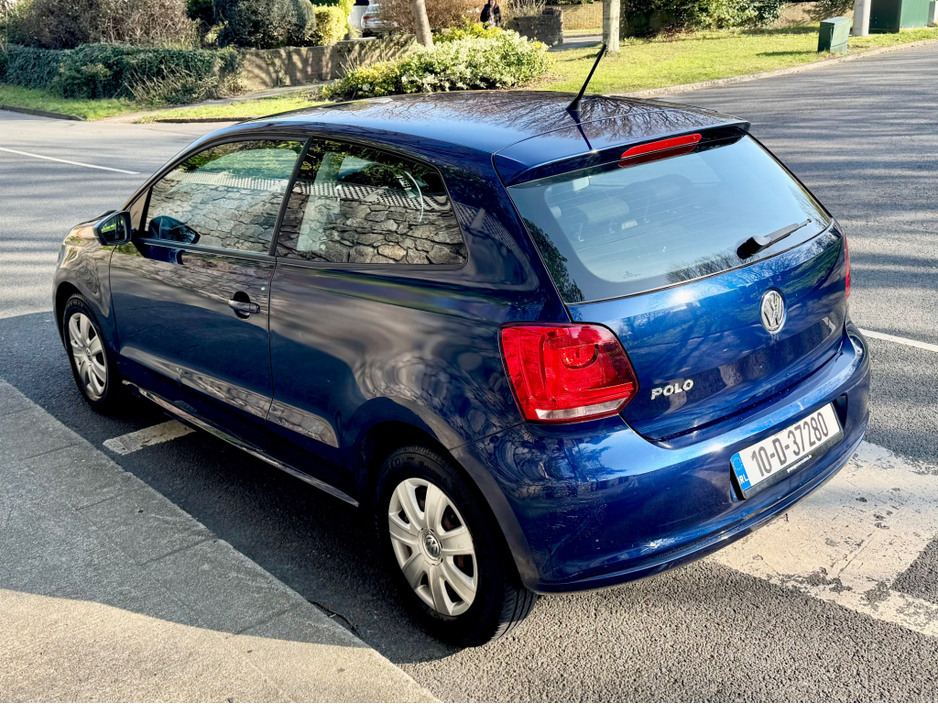 2010 Volkswagen Polo - image 9