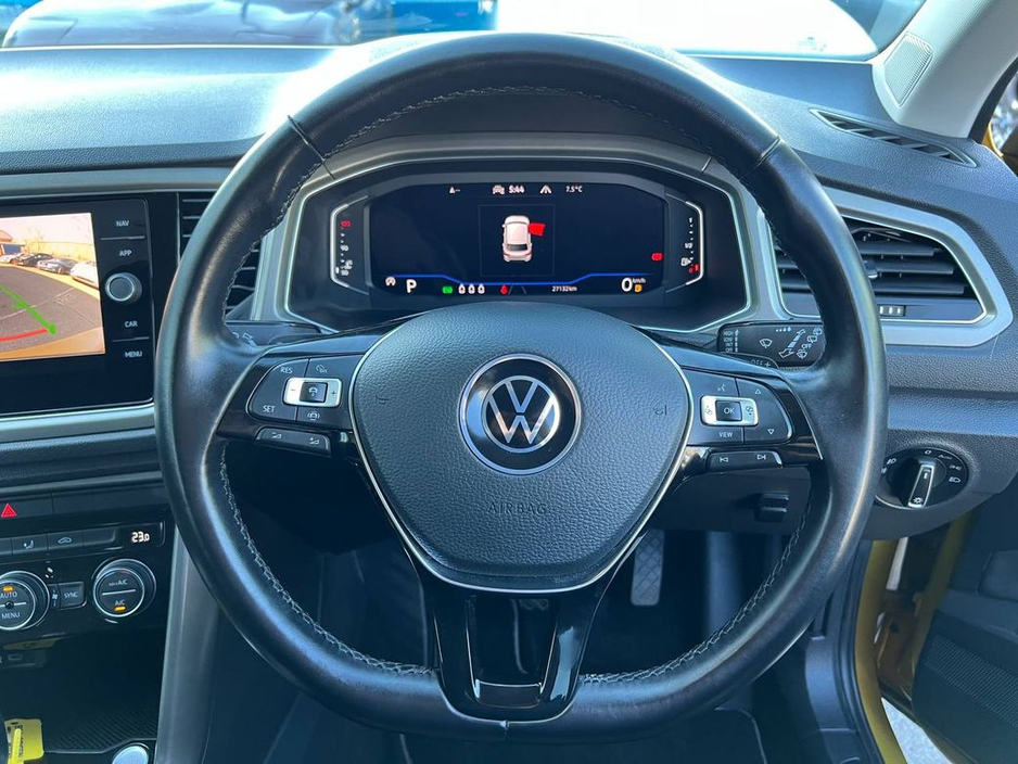 2021 Volkswagen T-Roc - image 4