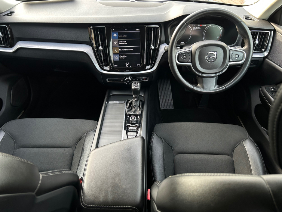 2018 Volvo V60 - image 8
