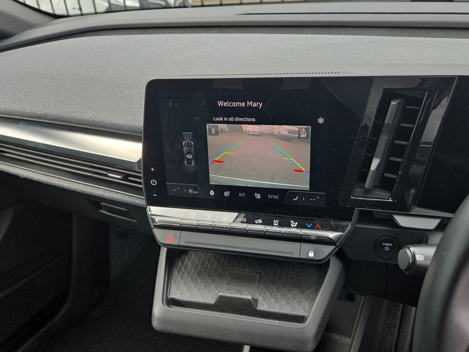 2023 Renault Megane E-Tech - image 14