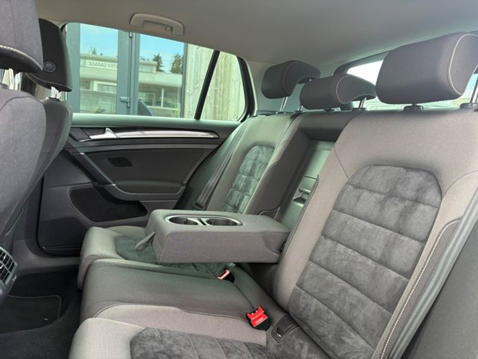 2016 Volkswagen Golf - image 31