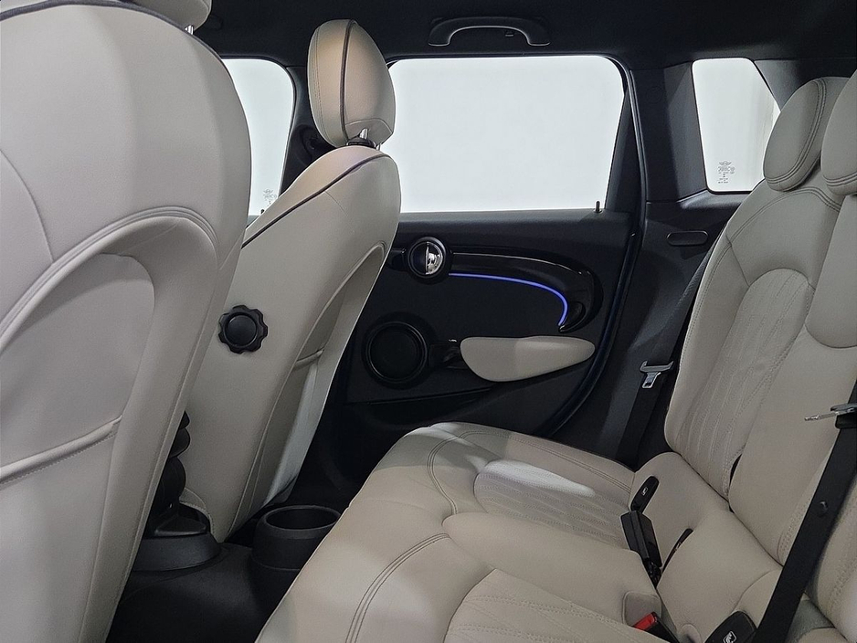 2022 MINI Hatch - image 21