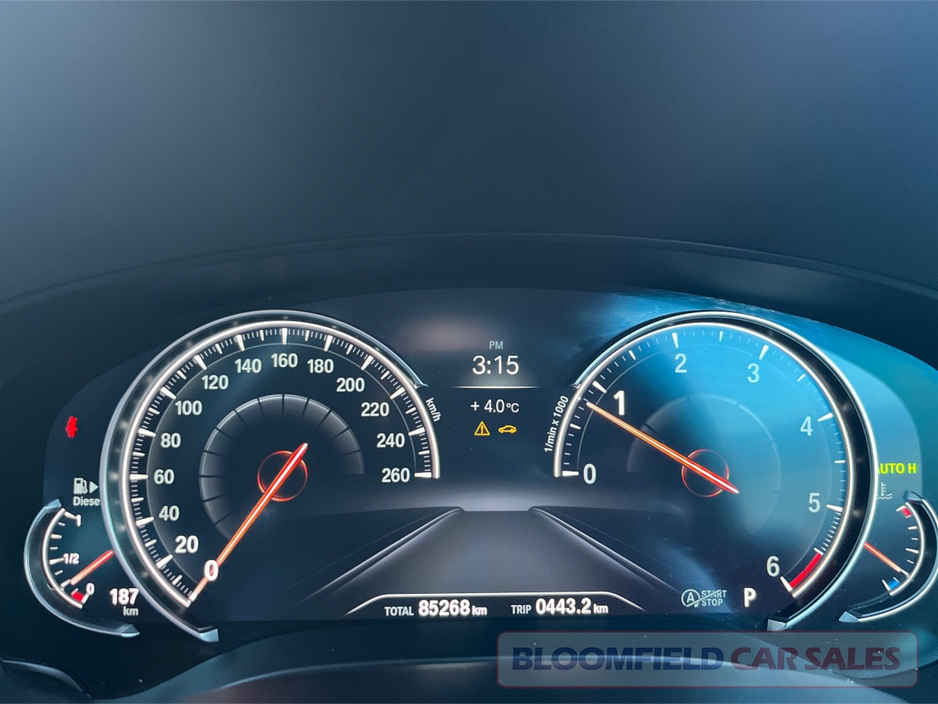 2017 BMW 5 Series - image 23