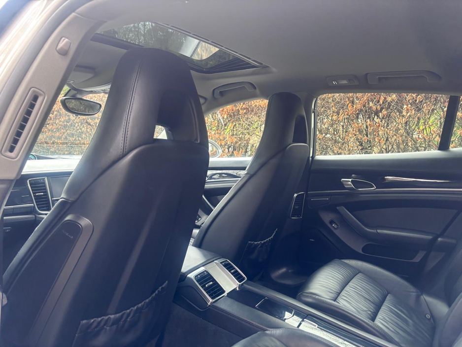 2012 Porsche Panamera - image 29