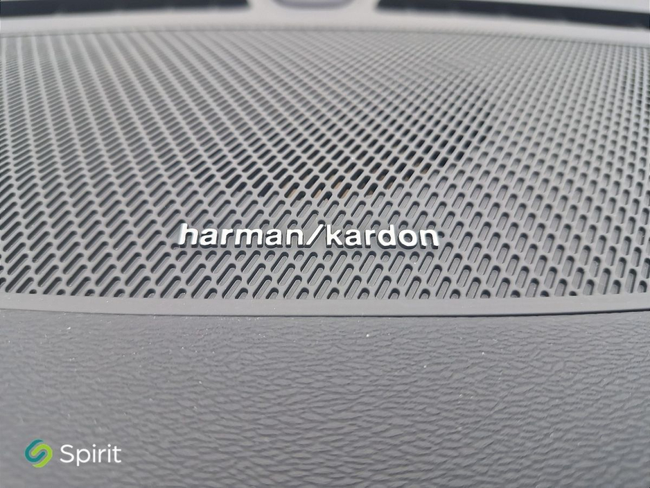 2022 Volvo XC40 - image 16