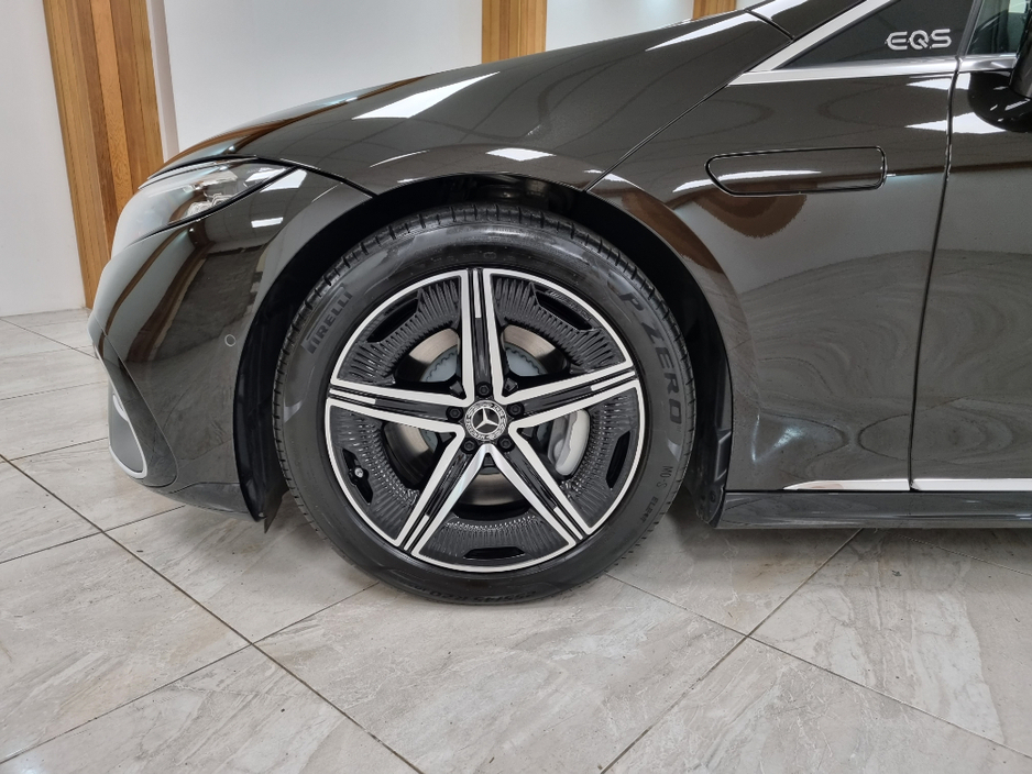 2022 Mercedes-Benz EQS - image 3