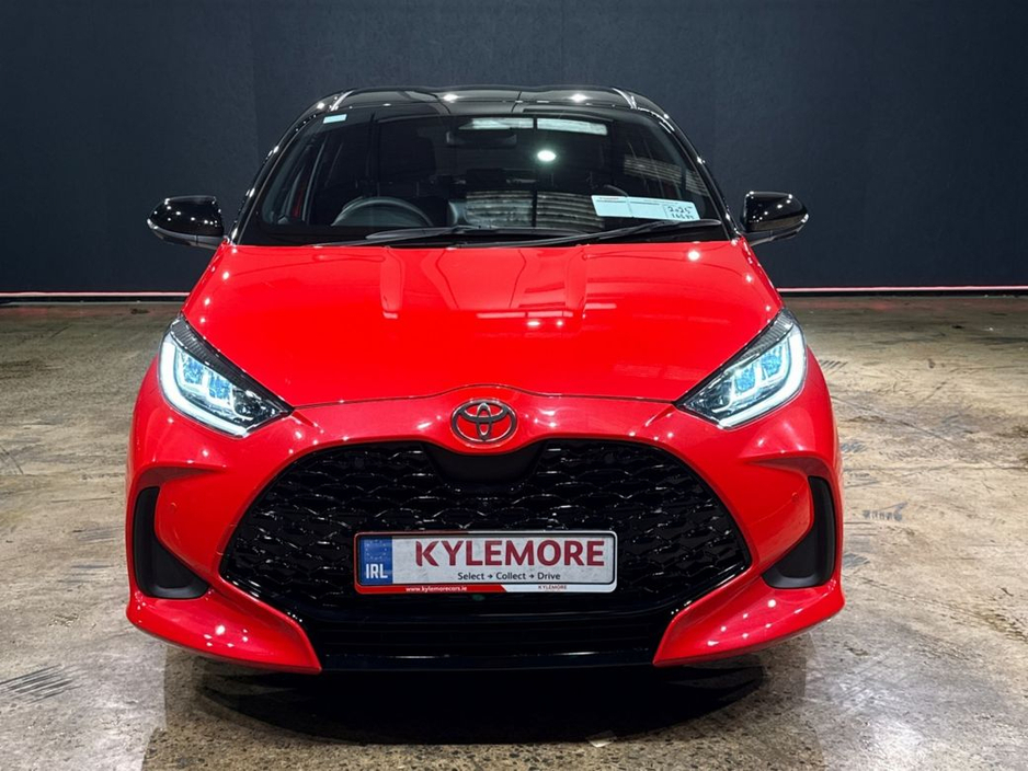 2025 Toyota Yaris - image 8