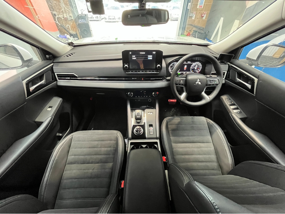 2023 Mitsubishi Outlander - image 19