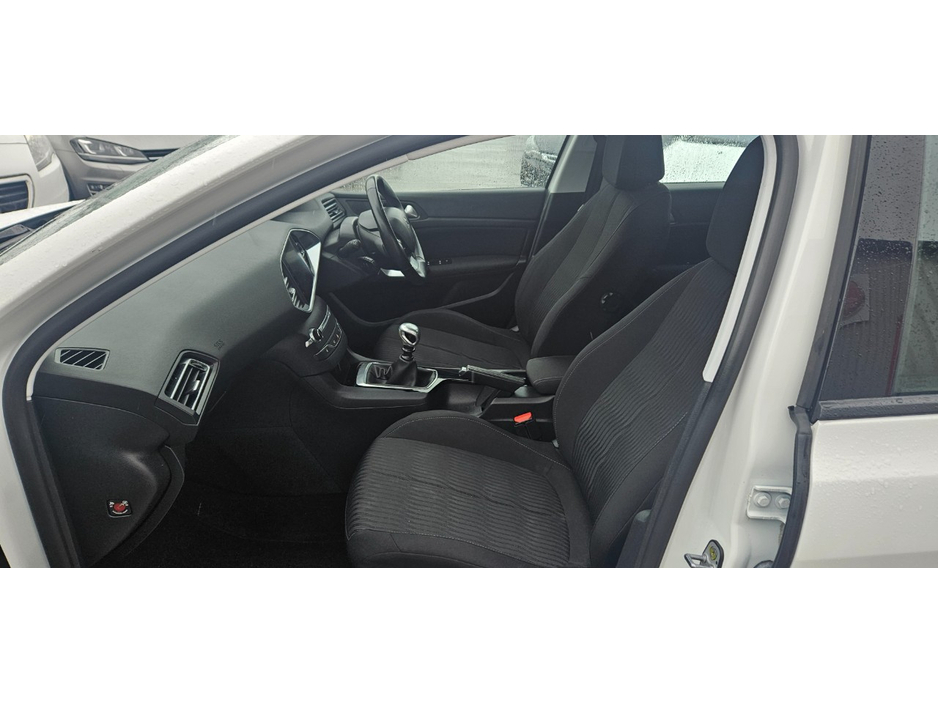 2016 Peugeot 308 - image 26