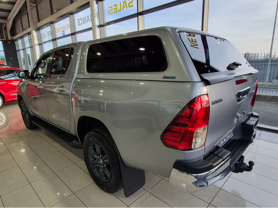 2022 Toyota Hilux - image 4