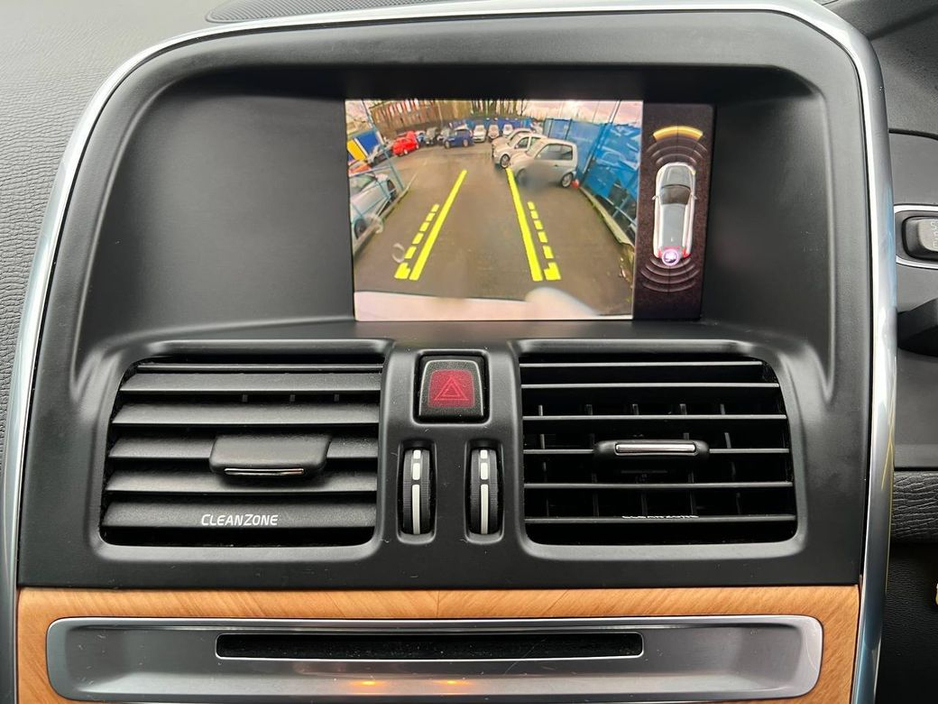 2017 Volvo XC60 D4 CLASSIC 2.0 D // OPENING PAN ROOF // LEATHER INTERIOR // DIGITAL CLUSTER €24,900