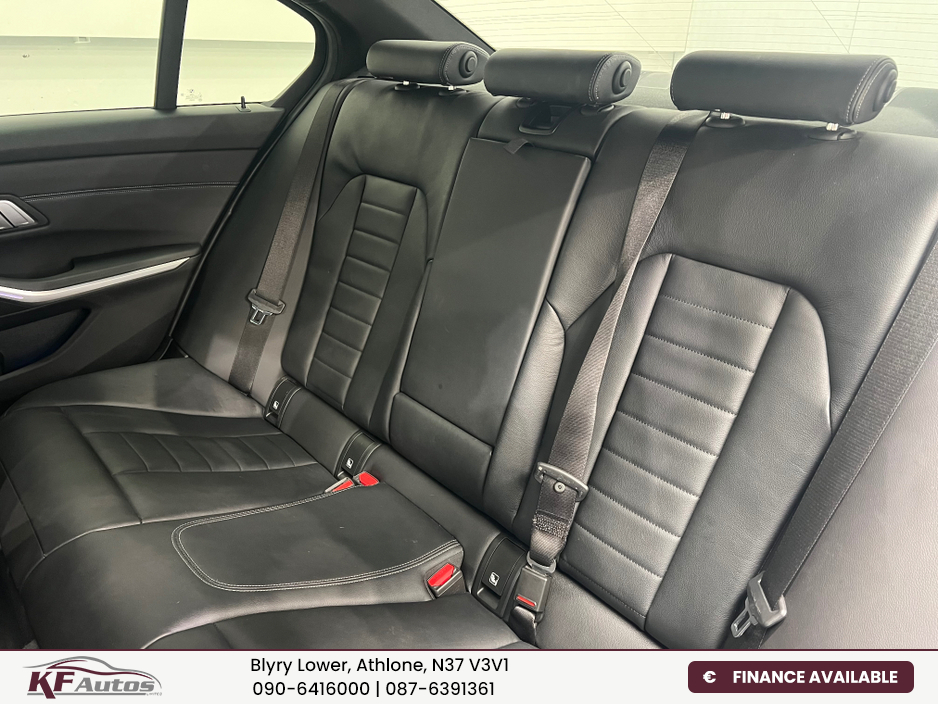 2022 BMW 3 Series - image 15