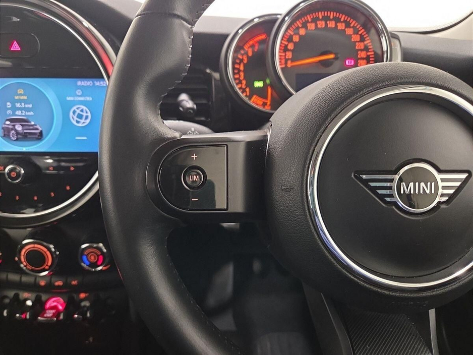 2021 MINI Hatch - image 17