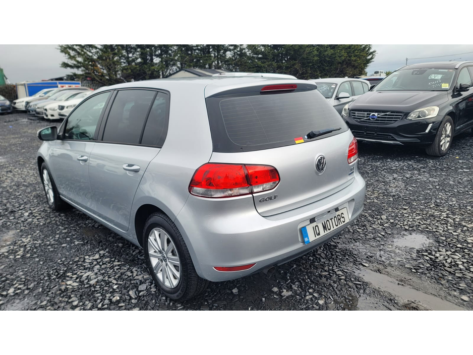 2012 Volkswagen Golf - image 4