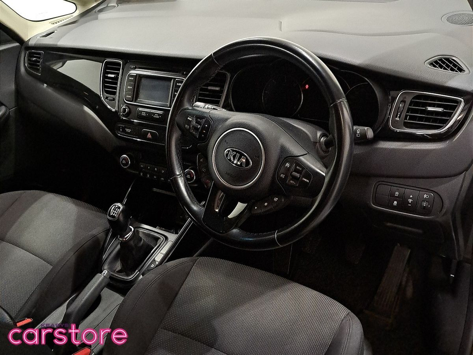 2016 Kia Carens - image 15