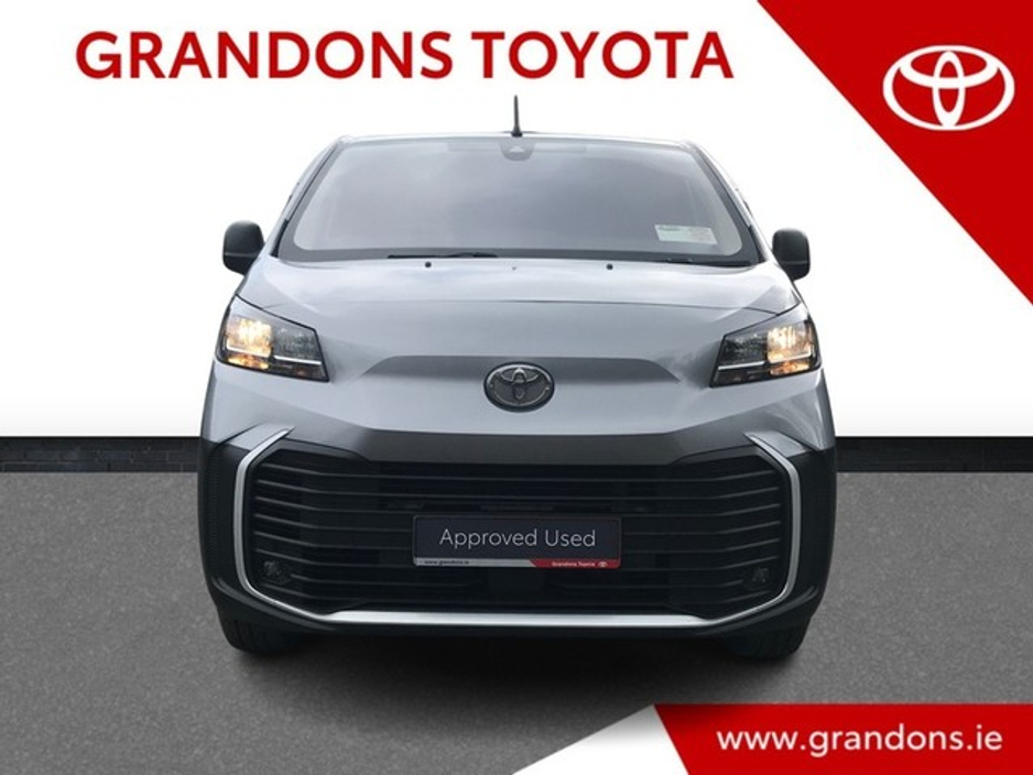 2025 Toyota Proace - image 5