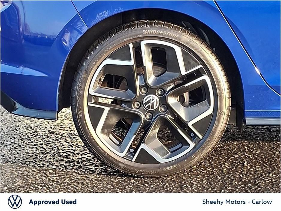 2025 Volkswagen Golf - image 9