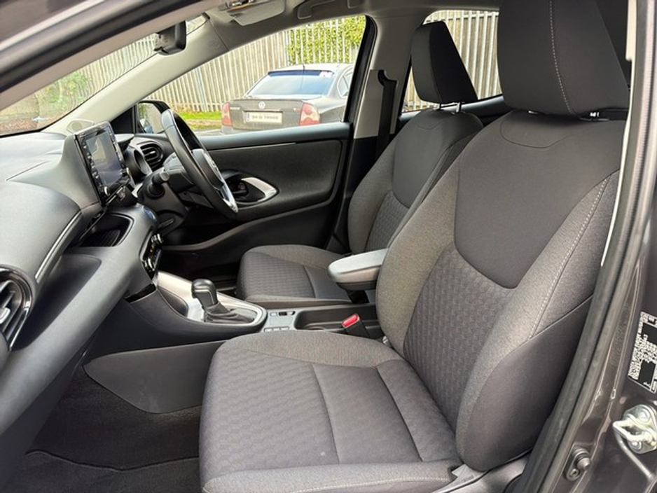 2021 Toyota Yaris *NOW SOLD* HYBRID LUNA SPORT // SMART ENTRY/SMART START // AIR CON // BLUETOOTH // APPLE CARPLAY // DIGITAL DASH // PRIVACY GLASS €22,945