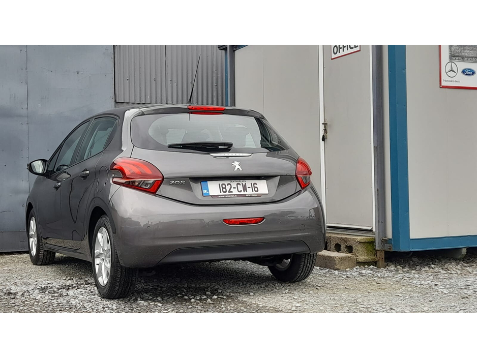2018 Peugeot 208 - image 4