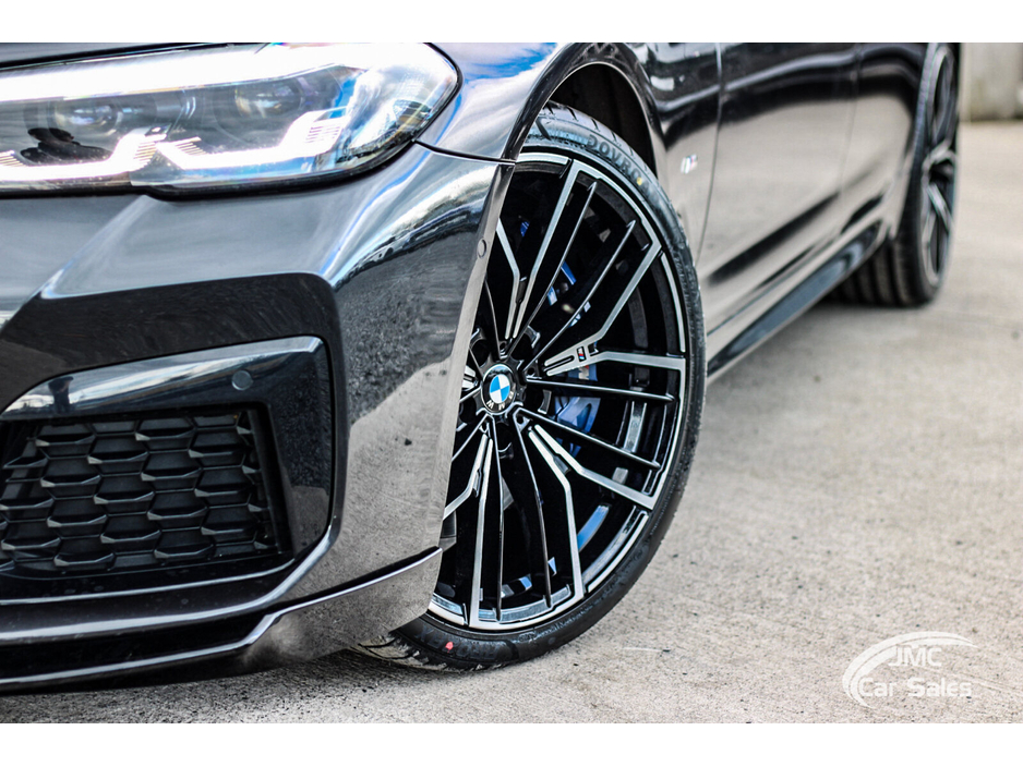 2021 BMW 5 Series - image 2