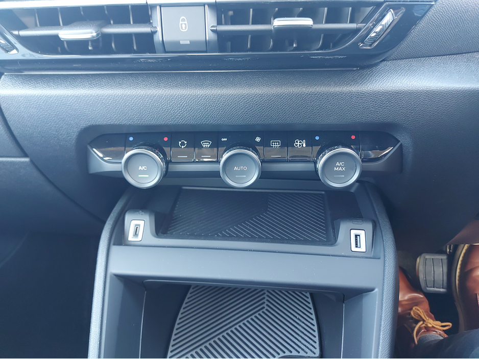 2025 Citroen C4 - image 17