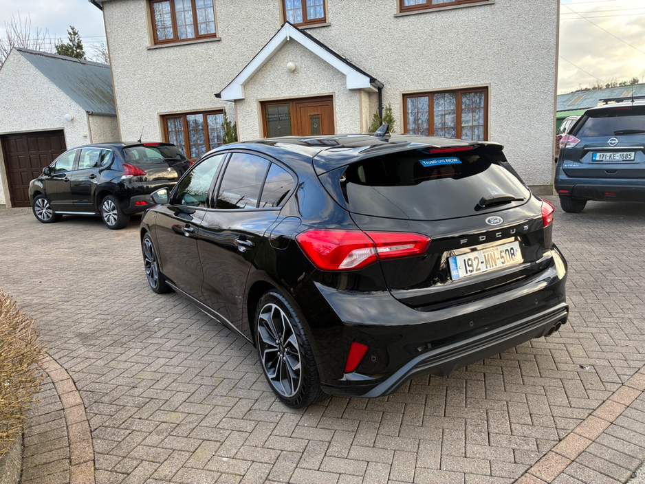 2019 Ford Focus - image 6