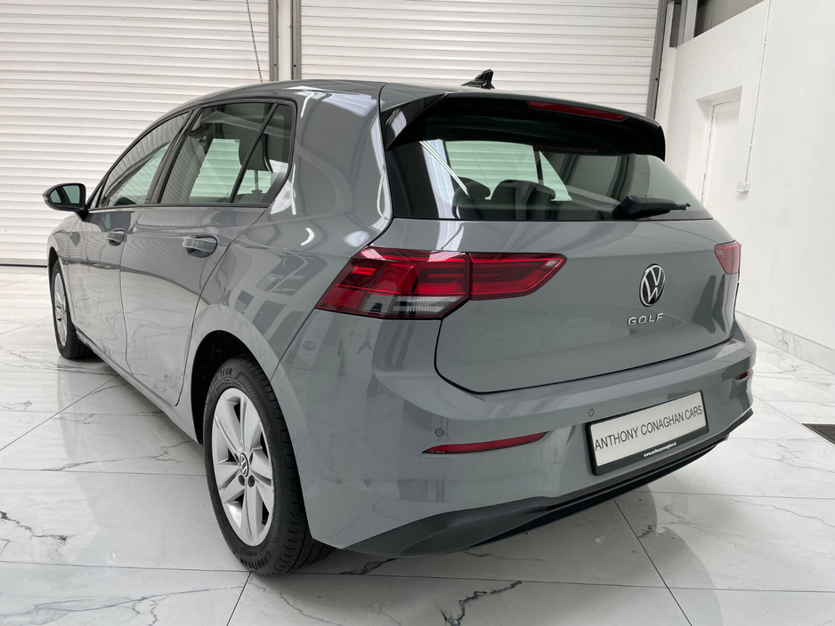 2023 Volkswagen Golf - image 5