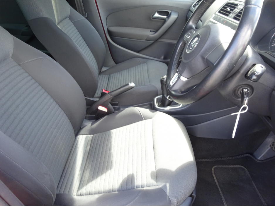 2012 Volkswagen Polo - image 11
