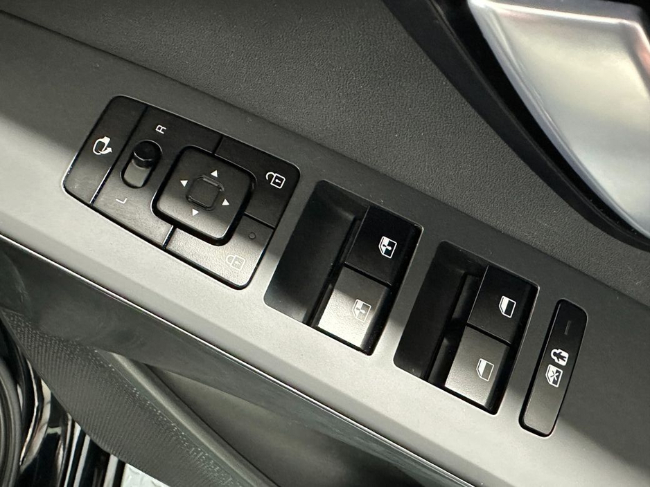 2023 Kia Niro - image 21