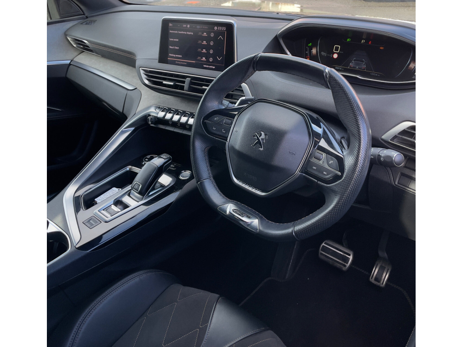 2018 Peugeot 3008 - image 10