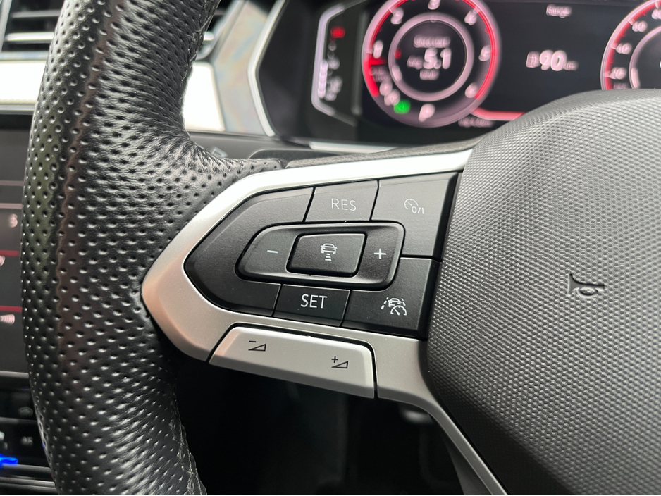 2021 Volkswagen Passat - image 27