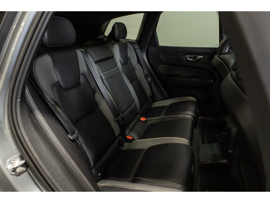 2020 Volvo XC60 - image 11