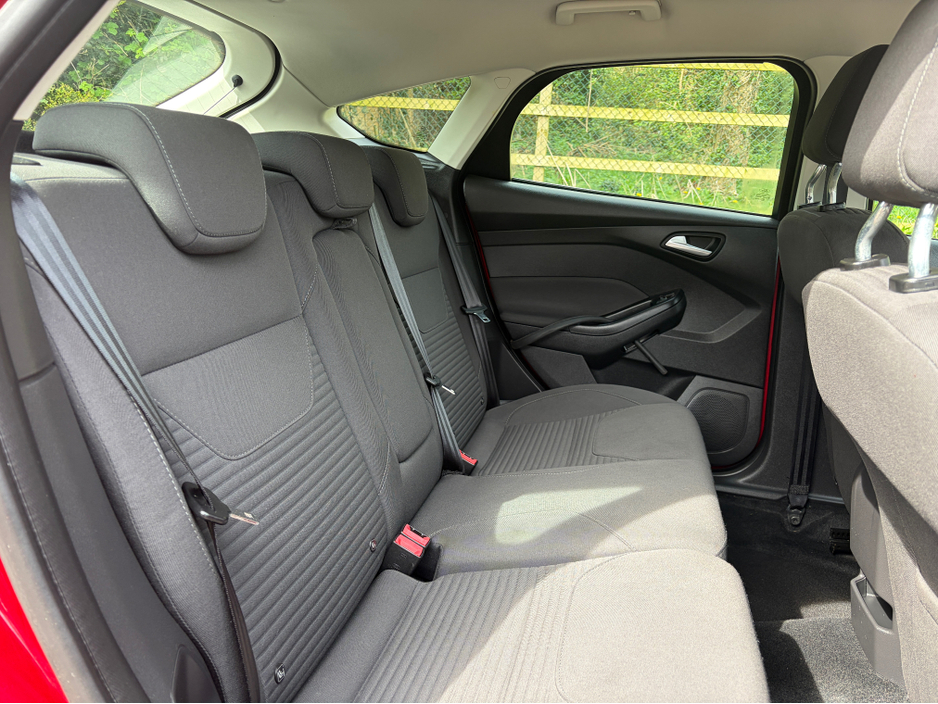 2018 Ford Focus - image 15