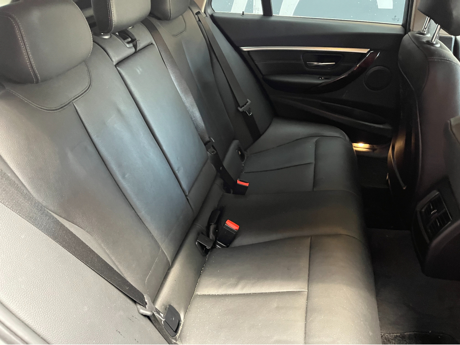 2018 BMW 3 Series - image 15