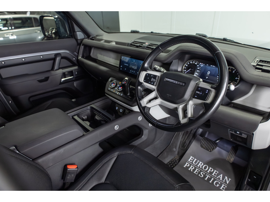2022 Land Rover Defender - image 8