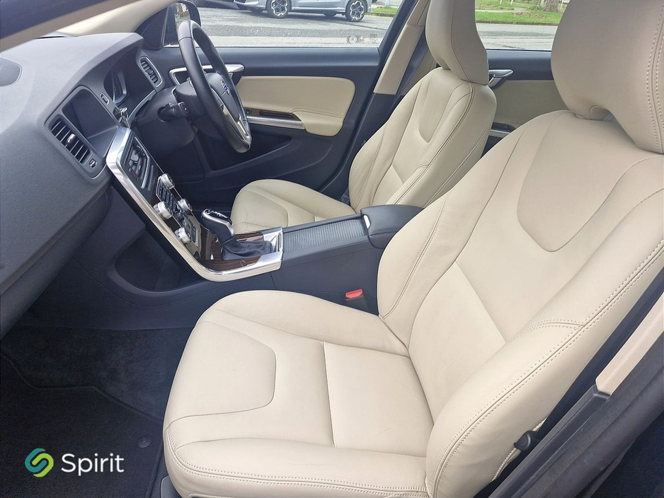 2018 Volvo S60 - image 3