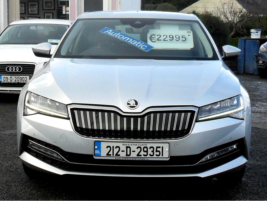 2022 Skoda Superb - image 2