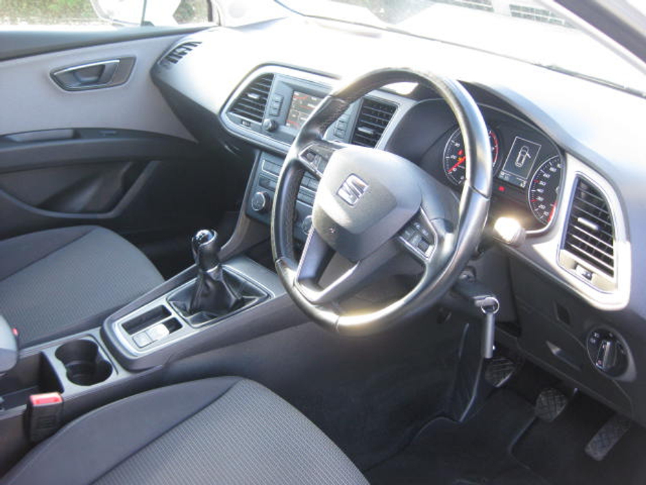 2020 SEAT Leon - image 4