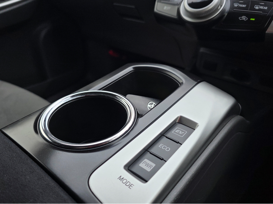 2013 Toyota Prius Alpha - image 17