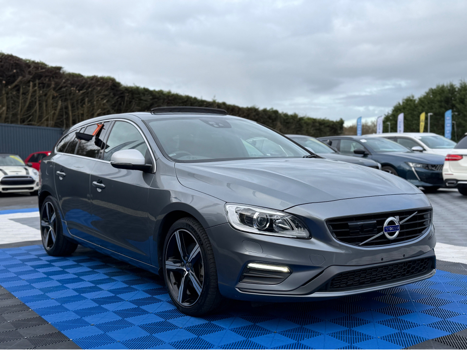2017 Volvo V60 - image 8