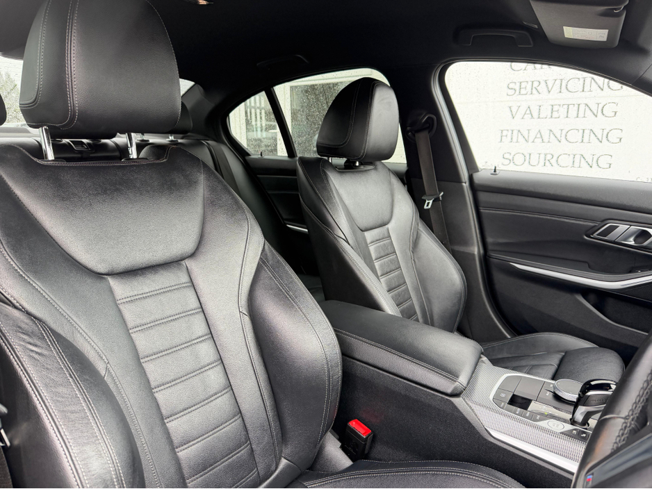 2022 BMW 3 Series - image 16