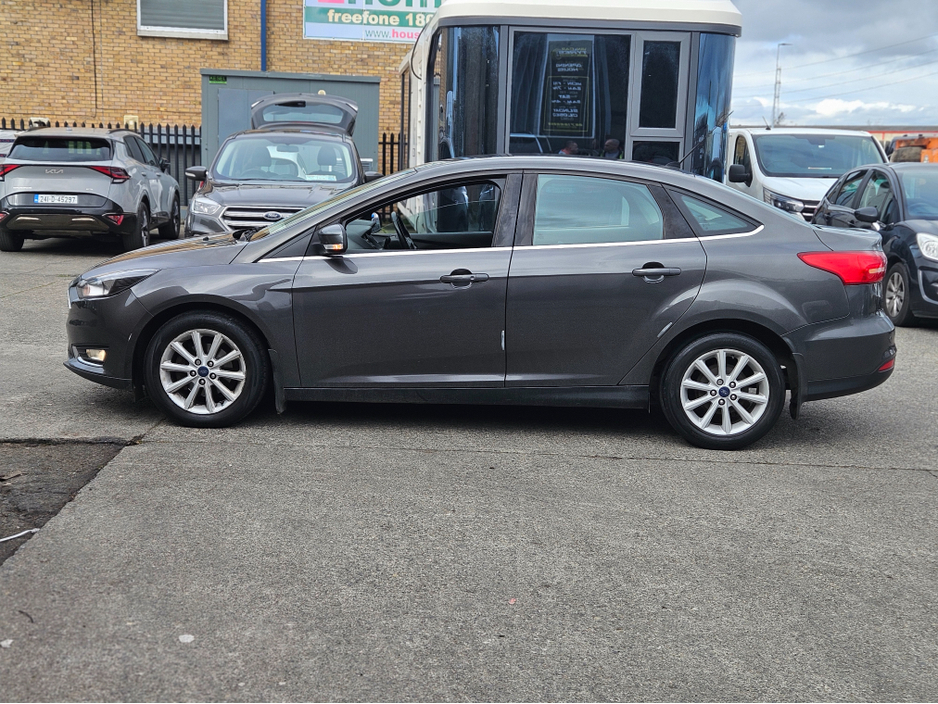 2017 Ford Focus - image 7