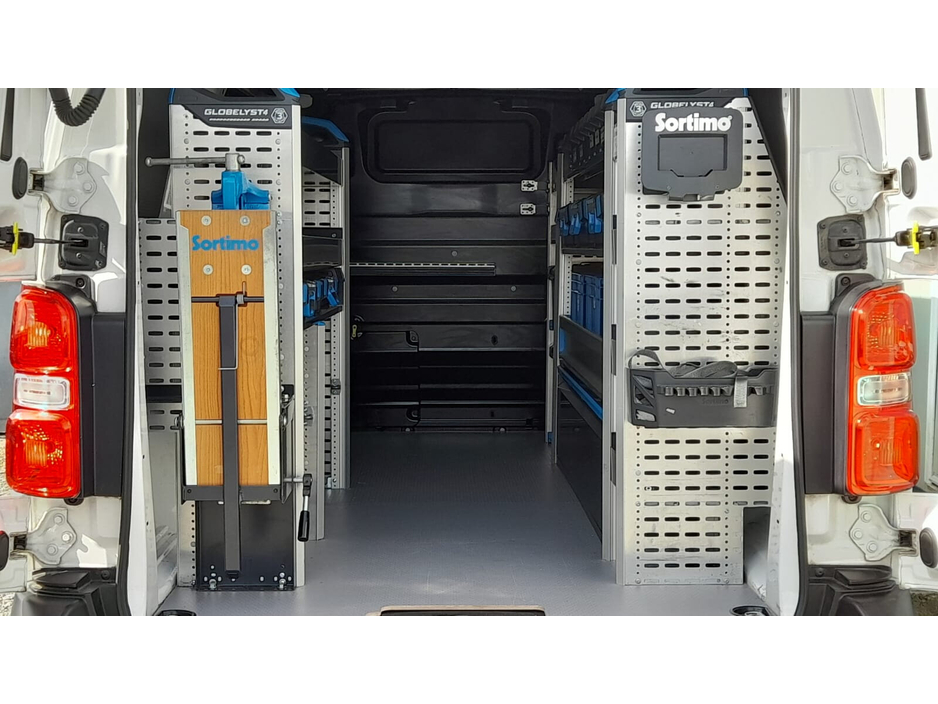 2022 Citroen Dispatch - image 15