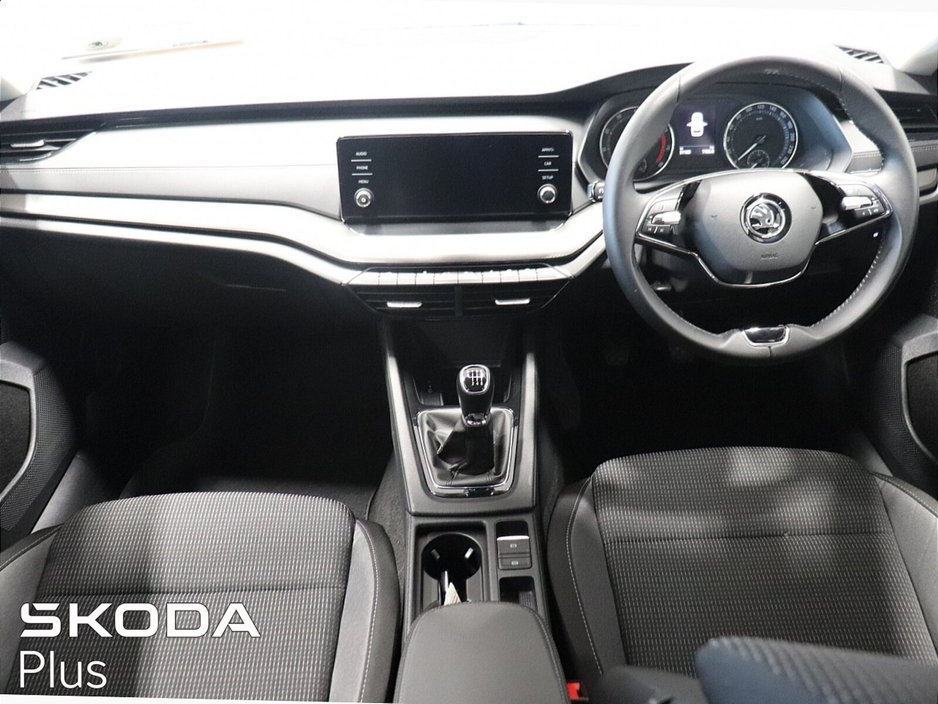 2023 Skoda Octavia - image 2