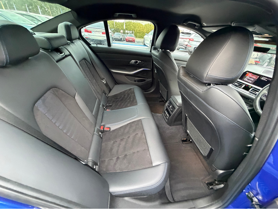 2020 BMW 3 Series - image 31