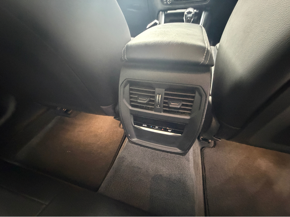 2020 BMW 3 Series - image 14