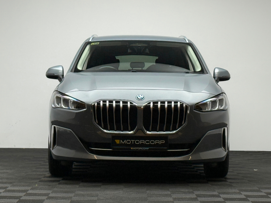 2023 BMW 2 Series - image 2