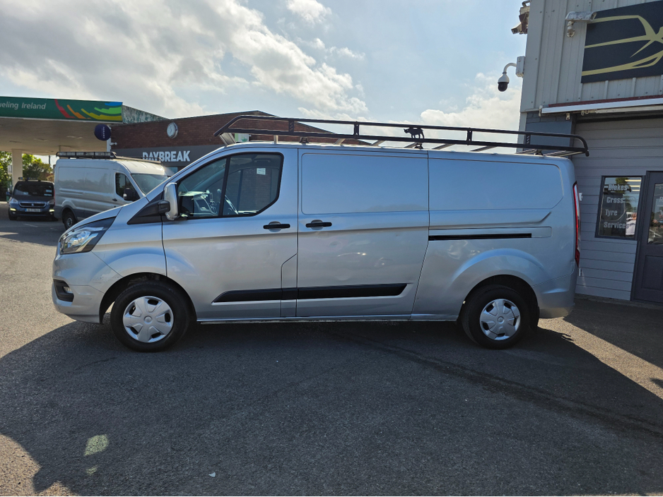 2020 Ford Transit Custom - image 12