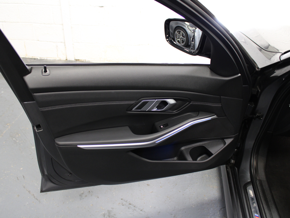 2022 BMW 3 Series - image 34